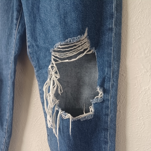 Forever 21 High Waist Ripped Mom Jeans - Picture 4 of 8